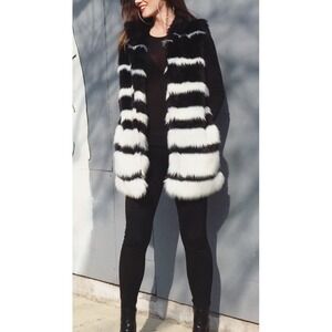 Forever 21 Striped Faux Fur Open Vest Womens Plus size 2X White Black